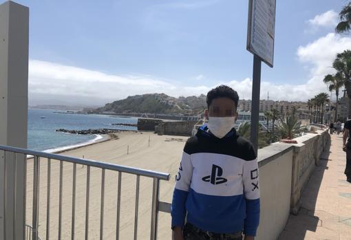 Ismael Bel Hassan. Tiene 13 años y dice que su madre está en Ceuta