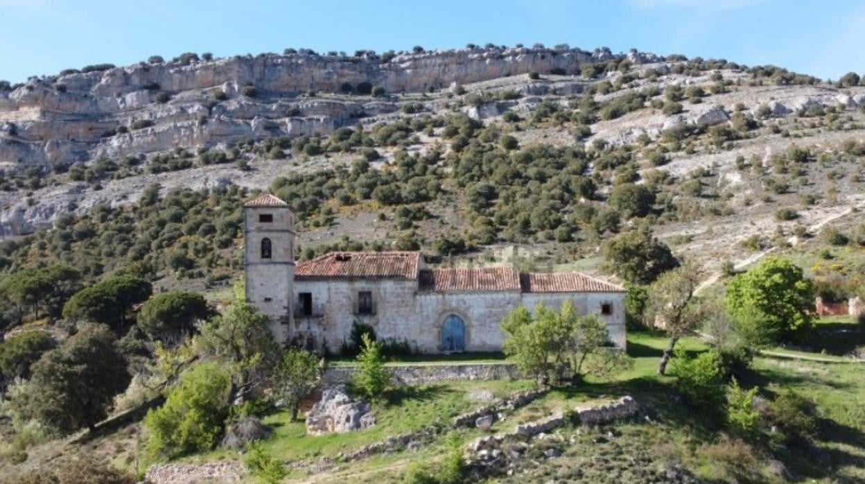 Se vende por tres millones de euros monasterio del siglo XVI con iglesia románica -y cascada- en Soria