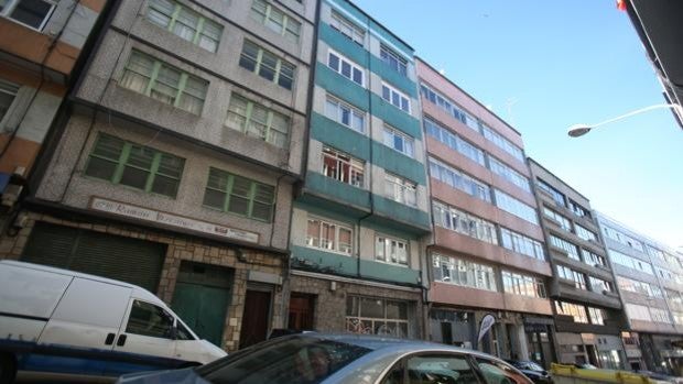 Un joven de 17 años muere al caer de un sexto piso cuando intentaba robar