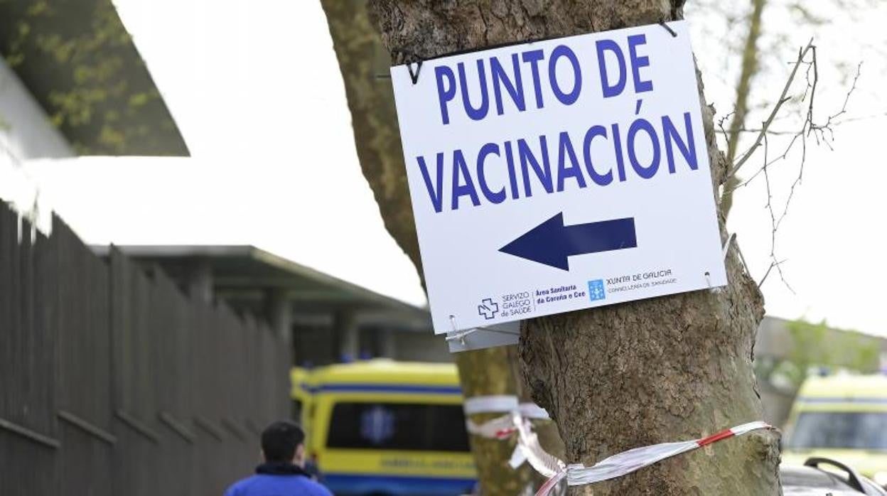 Indicaciones para vacunarse en el hospital marítimo de Oza, en La Coruña