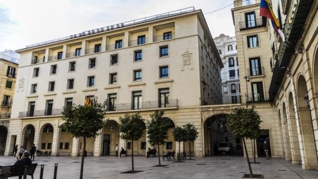 Piden seis años de cárcel para el dueño de una casa de comidas de Alcoy por vender droga en el comercio