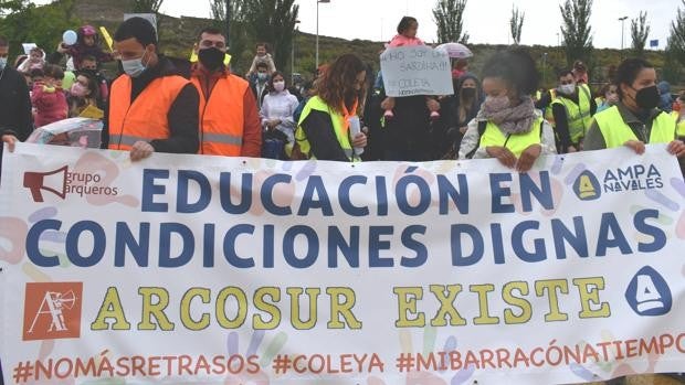 Los vecinos de Arcosur se movilizan contra el Gobierno aragonés, hartos de la precariedad educativa