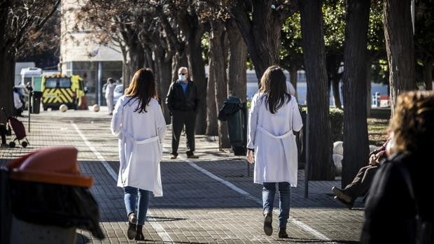 La Generalitat Valenciana recurre al WhatsApp para comunicar despidos que afectan a más de tres mil sanitarios