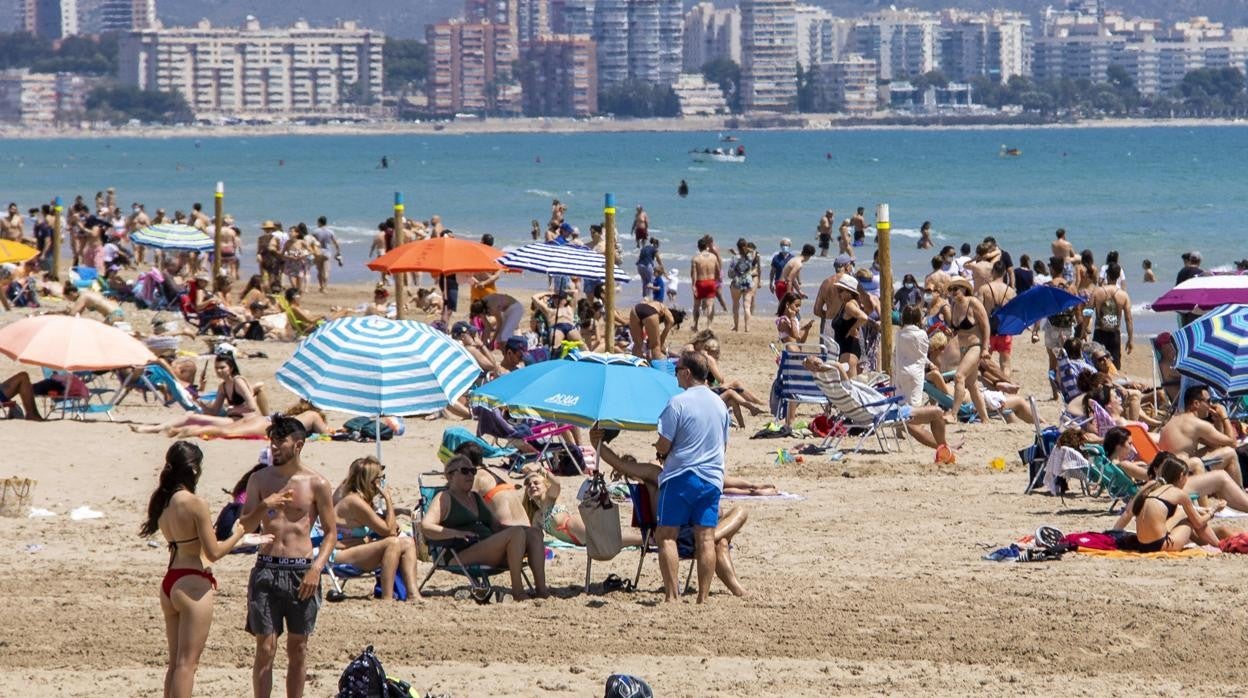 Imagen tomada a mediados de mayo en la playa de San Juan de Alicante