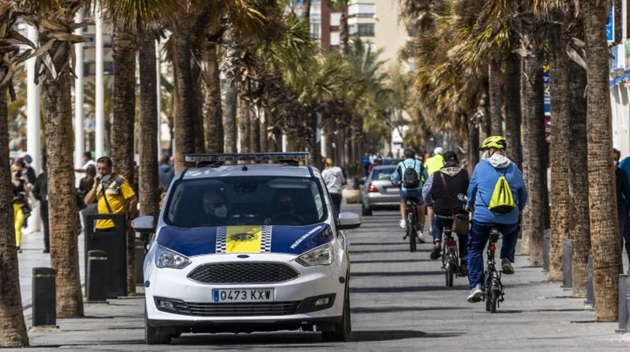 Una patrulla de la Policía Local en Benidorm