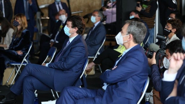 Mañueco pide al Gobierno que despeje la «maraña administrativa» para que internet llegue a todo el territorio