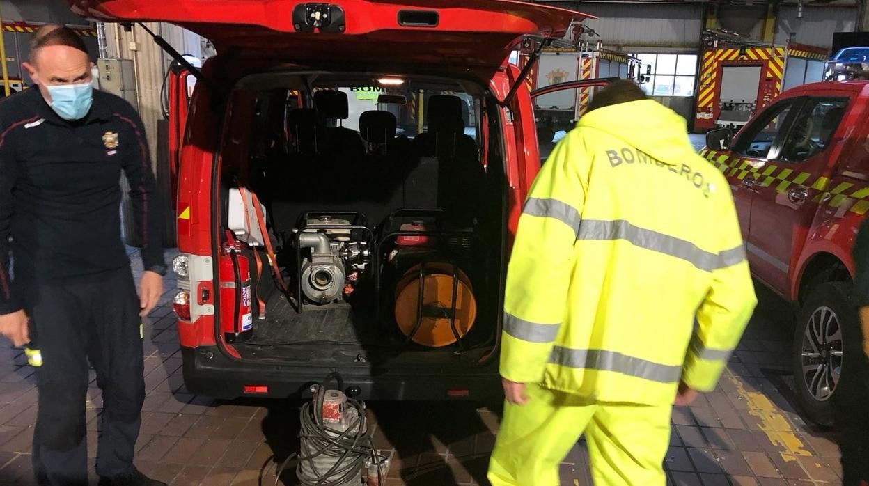 Los bomberos de Burgos se preparan para achicar agua frente a numerosos avisos