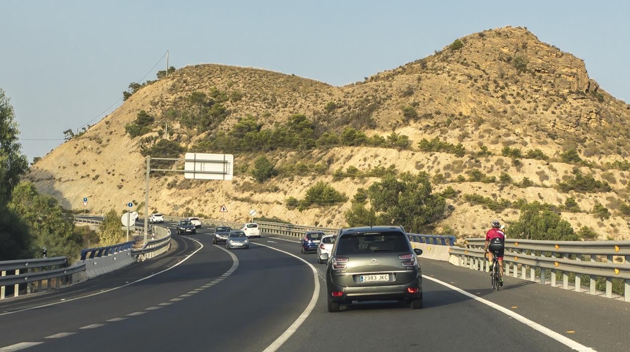 Imagen de archivo de la carretera alicantina en la que se ha producido el siniestro