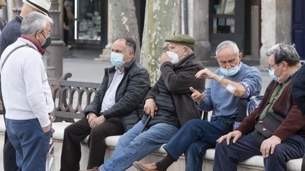 Madrid valora suprimir el uso obligatorio de la mascarilla en espacios abiertos: «Ojalá que llegue pronto»