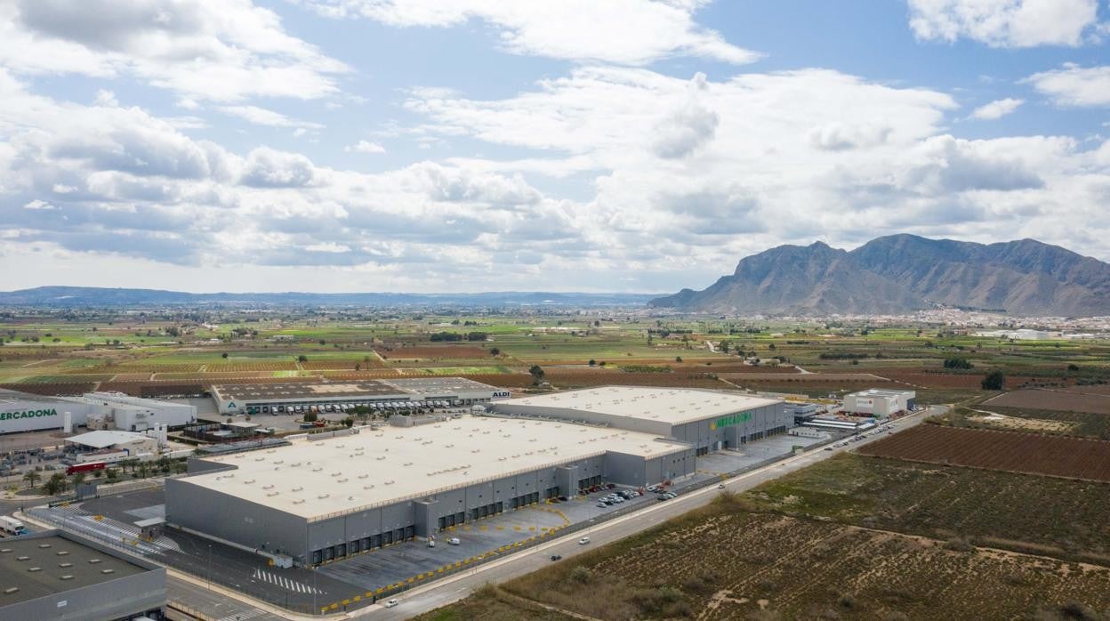 Vista aérea del bloque logístico de Mercadona en San Isidro (Alicante)