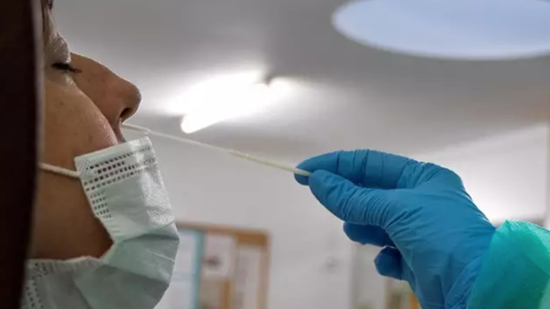 Covid-19 en Canarias: 35% menos de contagios y la mitad de fallecidos