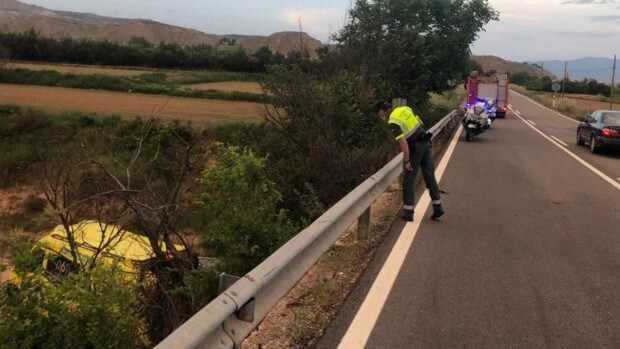 Un muerto y una herida al salirse la moto en la que viajaban y caer por un puente cerca de Calatayud