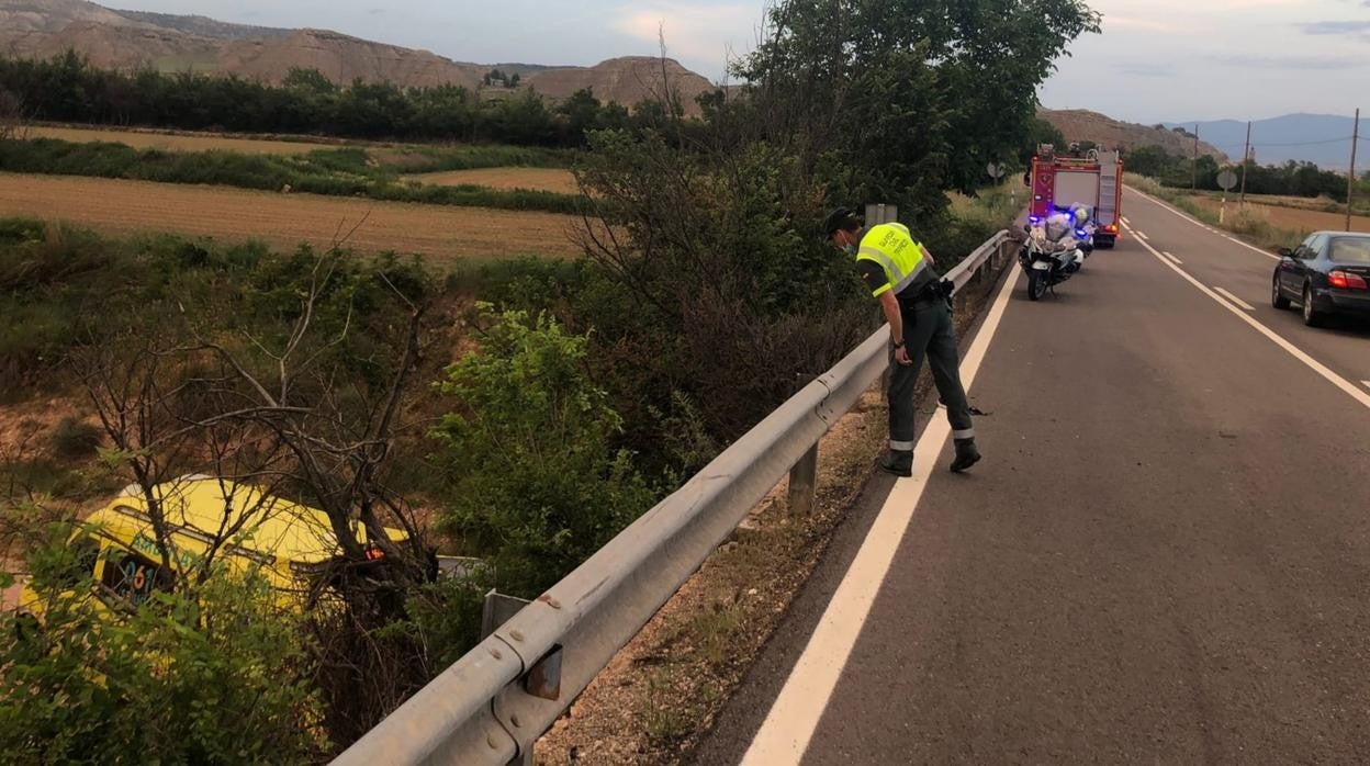 Lugar en el que se produjo el accidente. El fallecido, que viajaba de acompañante en la moto, cayó a un barranco desde una altura de cinco metros