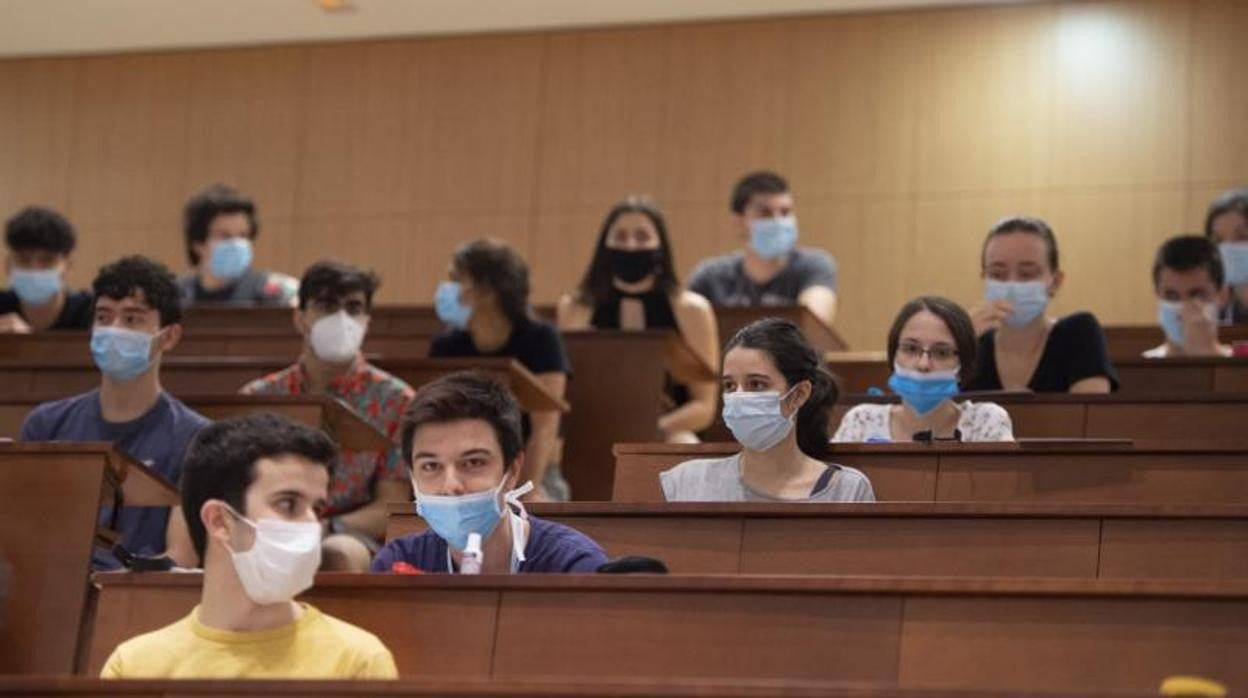 Estudiantes durante la EBAU del año 2020 en Madrid