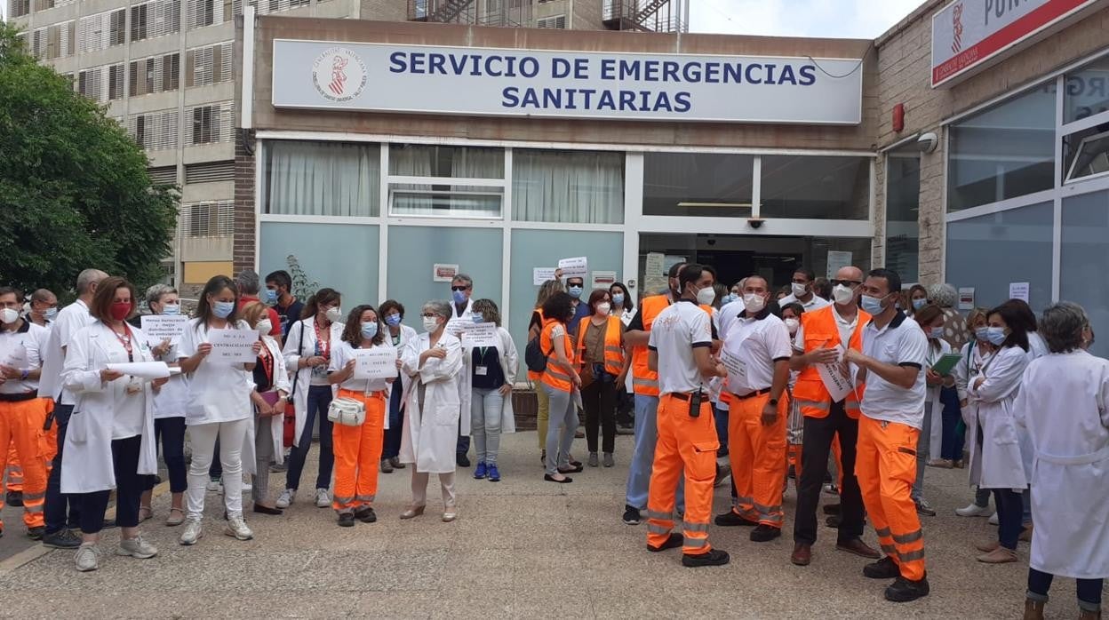 Personal sanitario concentrado, este miércoles, en Alicante