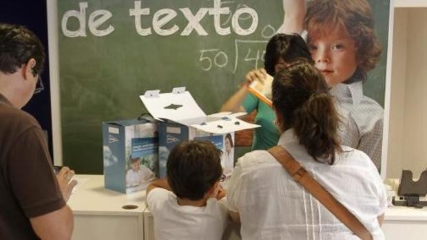 Unos 410.000 alumnos se han beneficiado del programa de libros de texto gratis este curso