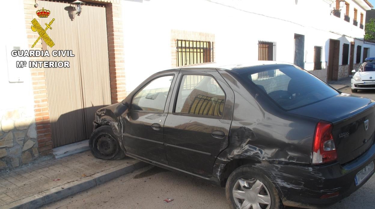 El coche en el que viajaba el detenido chocó contra una vivienda de la calle Olózaga