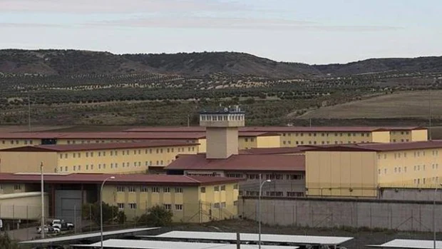 Prisión sin fianza para tres funcionarios de la cárcel de Valdemoro por introducir droga en el centro