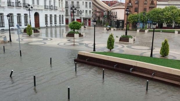 Una fuerte tormenta inunda viviendas y subterráneos en Tomelloso