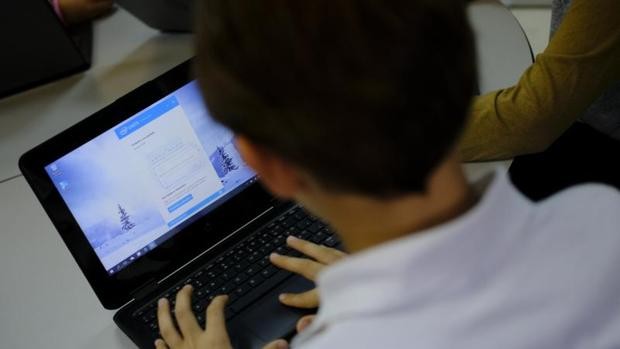 Tres colegios de la Comunidad Valenciana estrenan el wi-fi gratis para su implantación en 970 centros