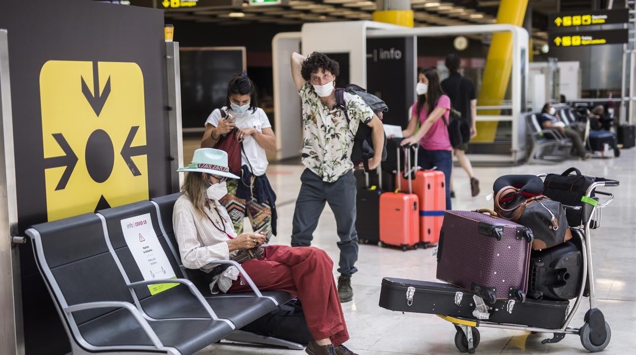 Viajeros en Barajas, en una reciente imagen de archivo