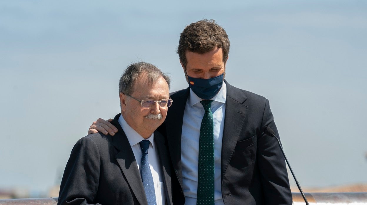 Juan Jesús Vivas y Pablo Casado, durante la última visita del presidente del PP a Ceuta