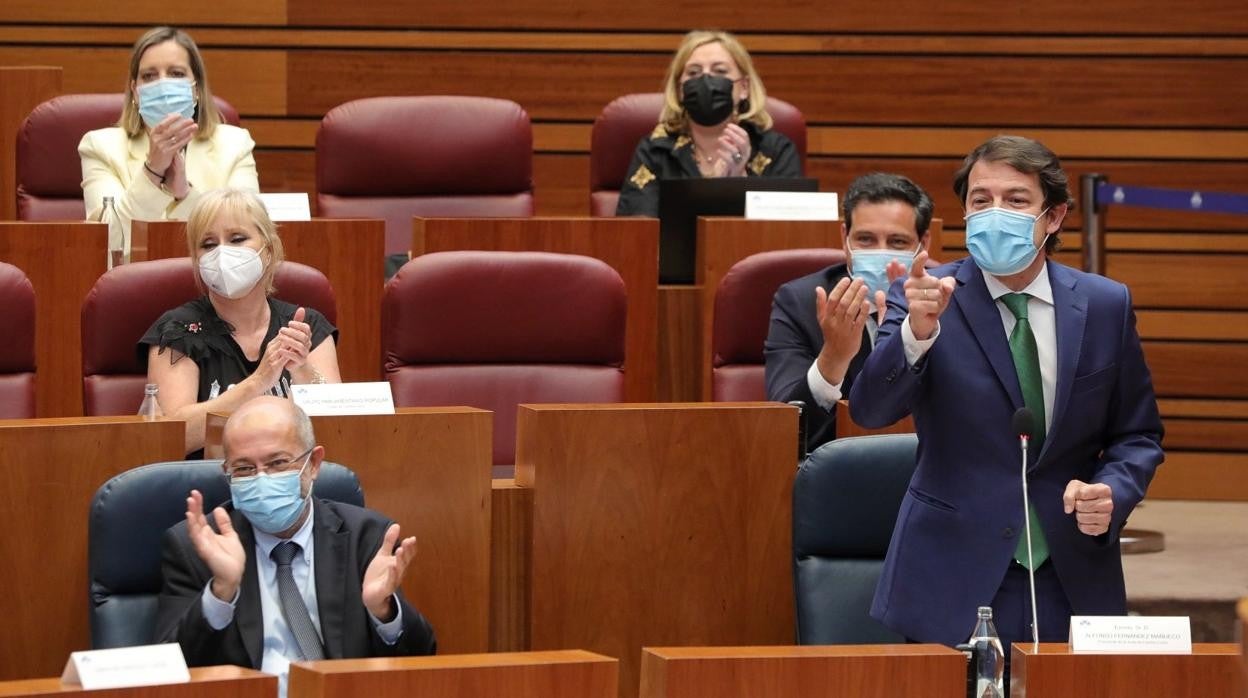 E presidente de la Junta, Alfonso Fernández Mañueco, durante la sesión