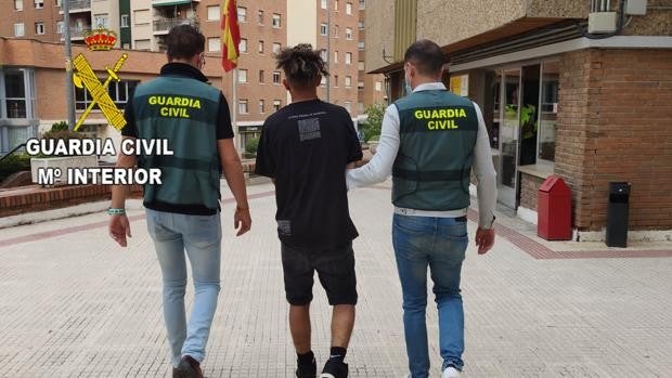 Detenidos tres jóvenes de la banda 'Trinitarios' por cortar en la cara a un hombre en Azuqueca