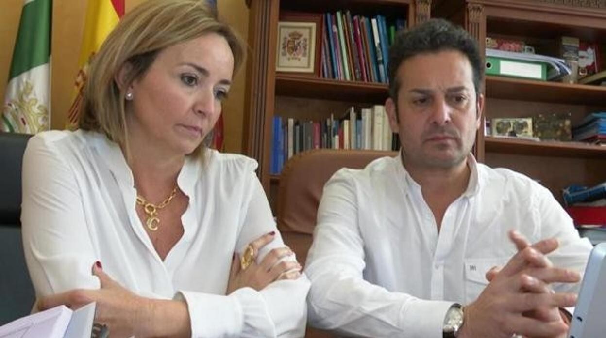 Carolina Vives y Ximo Coll, dos de los alcaldes denunciados