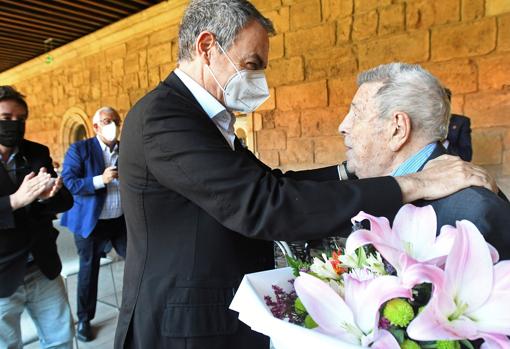 Josep Pla (d), junto a José Luis Rodríguez Zapatero (i)