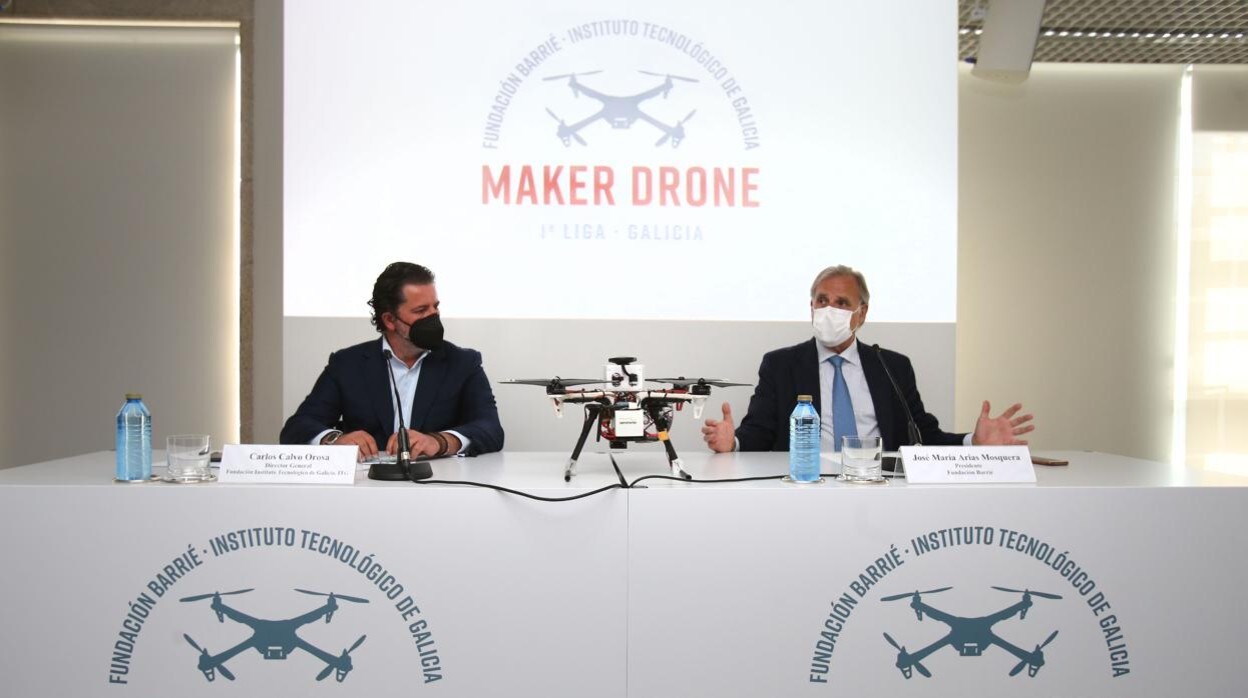 José María Arias, de la fundación Barrié, y Carlos Calvo, del ITG, en la inauguración de la Liga Maker Drone