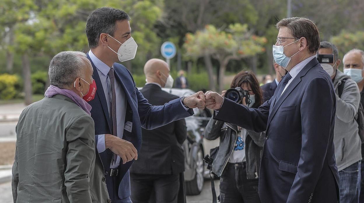 Imagen de Pepe Álvarez, Pedro Sánchez y Ximo Puig tomada el pasado 19 de mayo en Valencia