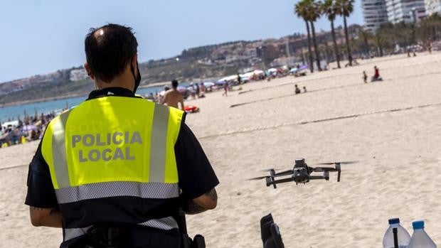 Restricciones en las playas de Valencia: mascarilla obligatoria y prohibido fumar sin guardar distancia