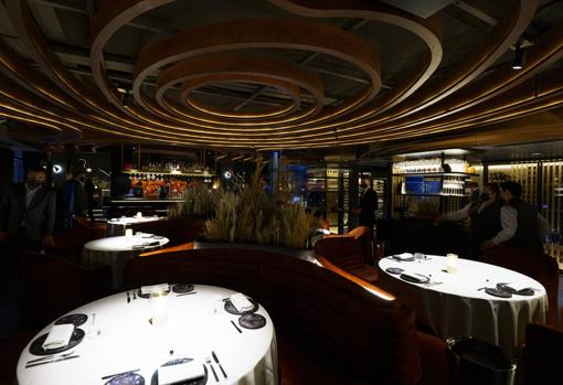 Los aros concéntricos presiden el local de Leña, inaugurado este jueves