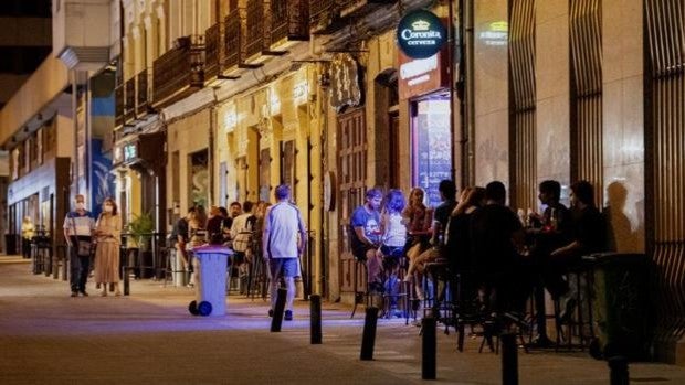 Madrid espera reabrir el ocio nocturno en diez días si el Covid sigue a la baja