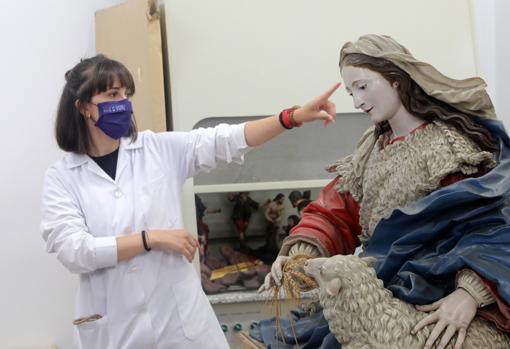 Bisturí e hisopos para dar «Lux» a Las Edades del Camino