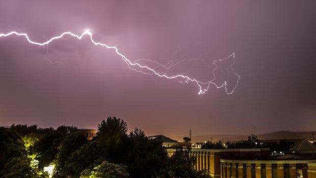 Las tormentas descargan unos 11.000 rayos este domingo en Castilla y León