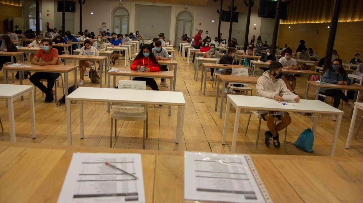 El 96,44% de los estudiantes aprueba la EvAU en el distrito universitario de Castilla-La Mancha