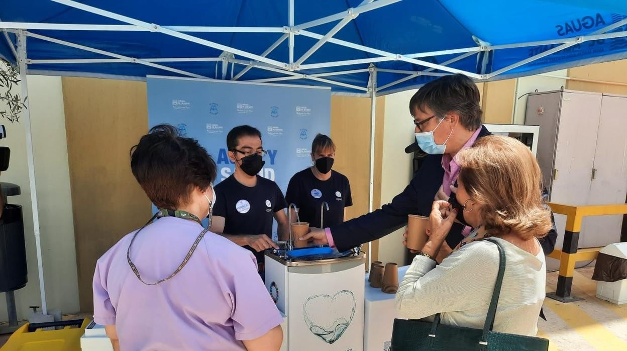 Imagen del dispensador de agua en la Ciudad de la Luz de Alicante