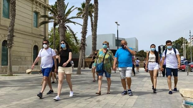 La Comunidad Valenciana registra un nuevo brote con una veintena de contagios entre jóvenes de 22 años