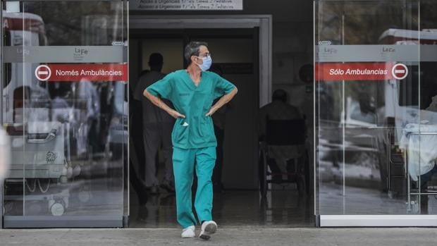 Las UCI valencianas siguen vaciándose con una veintena de enfermos por coronavirus