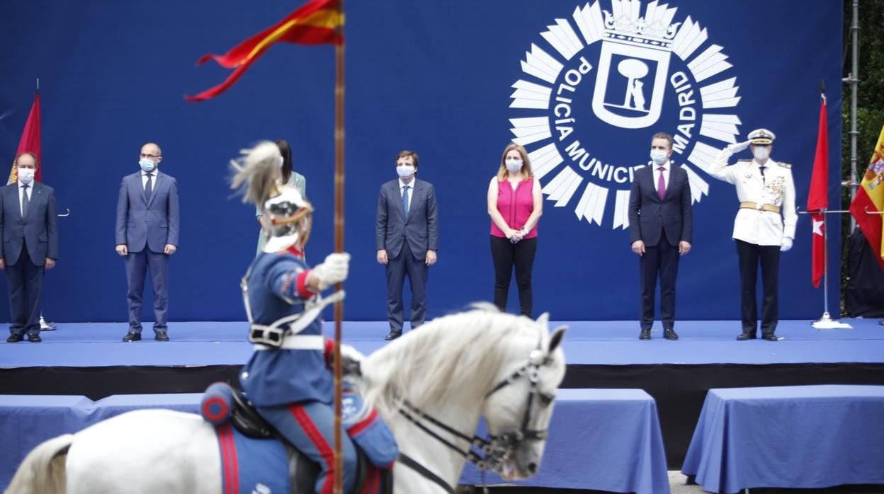 Desfile de la Policía Municipal el año pasado, en el parque del Retiro