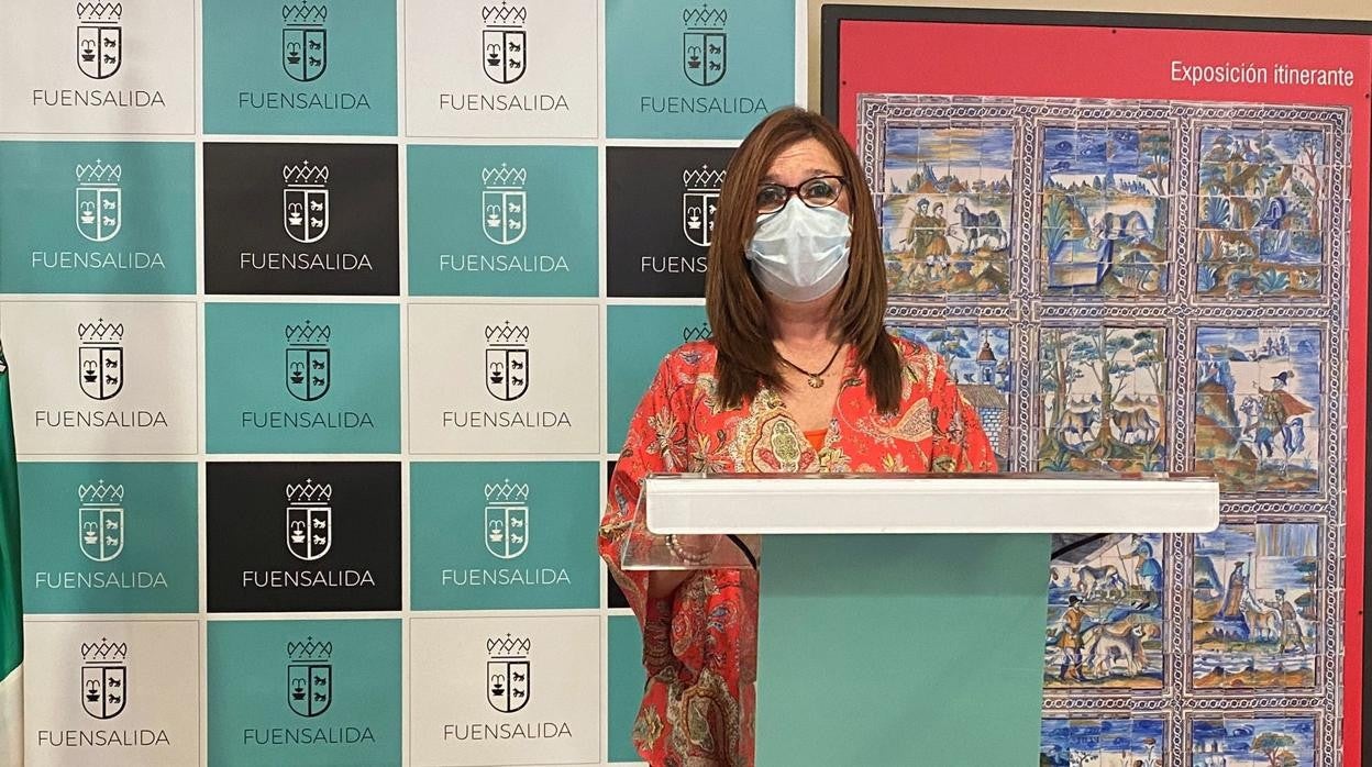 La diputada María Jesús Pérez durante la inauguración de una exposición en Fuensalida