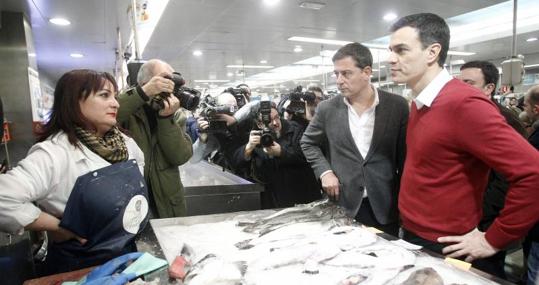 Besteiro, junto al entonces candidato Pedro Sánchez, en la campaña de las generales de 2016