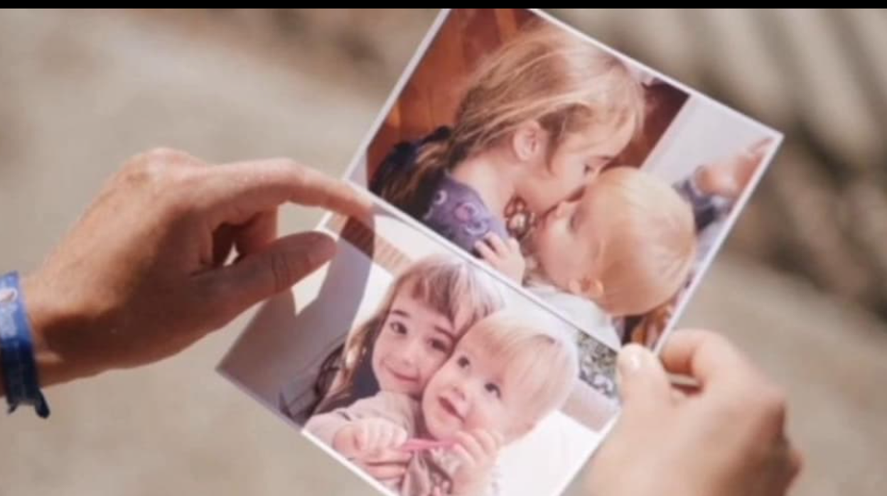 Captura de un video de Beatriz con fotos de sus hijas