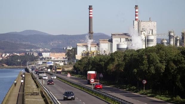 La Audiencia Nacional decide si Ence puede continuar en la ría de Pontevedra