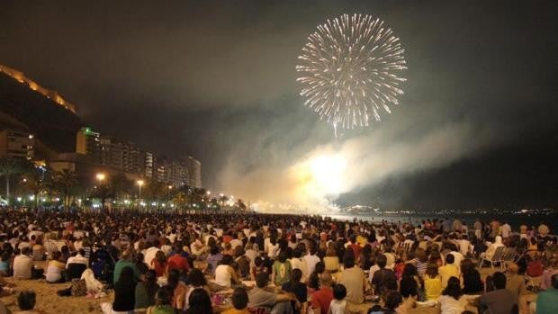 Alicante se queda sin la tradicional Palmera de la Nit de la Cremà por el coronavirus