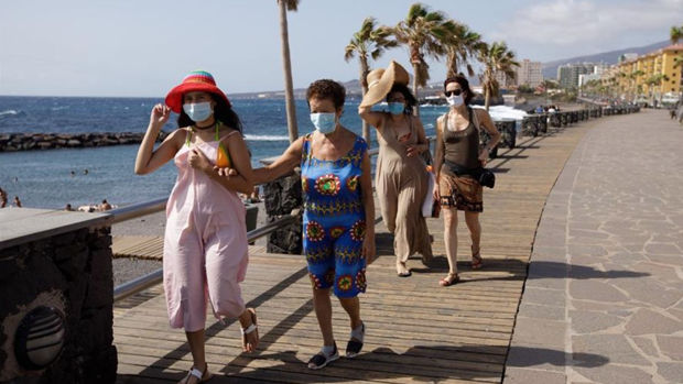 Canarias teme que las cifras Covid de Tenerife «echen por tierra» la temporada de verano