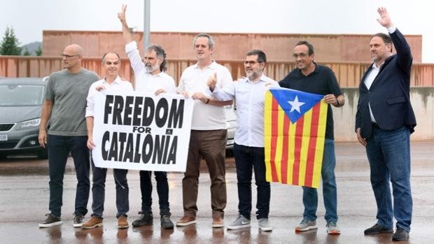 Los responsables del 1-O salen de prisión con los indultos del Gobierno