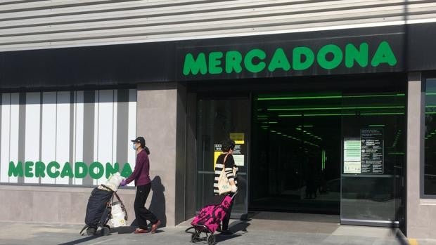 Horarios comerciales de Mercadona y Consum para el festivo de San Juan del 24 de junio en Valencia